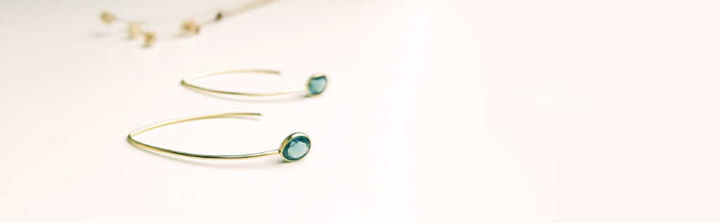 Fuchsia onyx oorbellen | Verguld zilver | Atelier Albertine