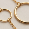 goldplated sterling zilveren armband met cirkel in close up goldplated sterling zilveren armband met cirkel close up