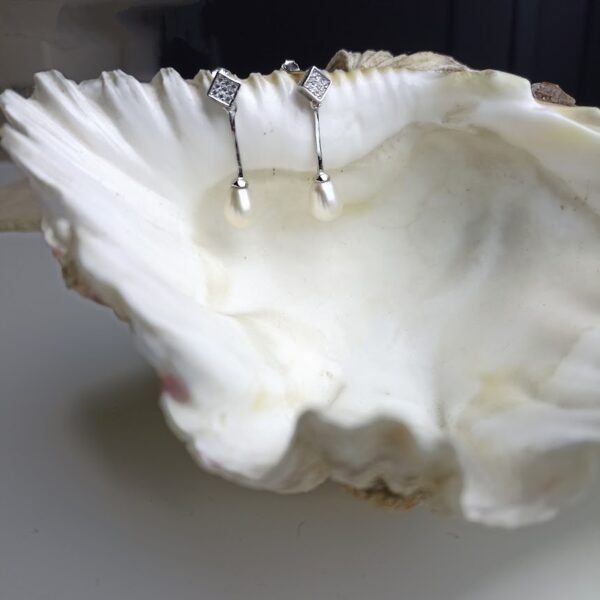 witgoud vergulde pareloorbellen dames met zirconia steker