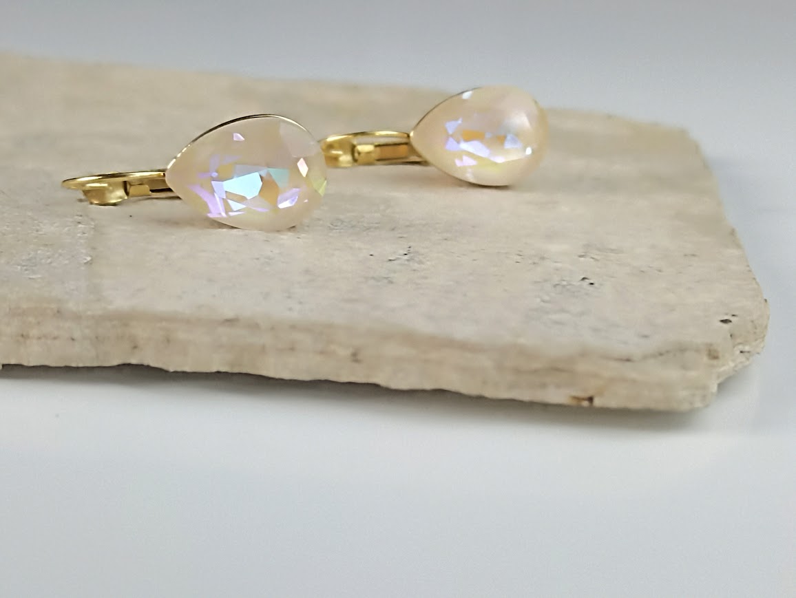 Swarovski oorbellen milky beige druppel