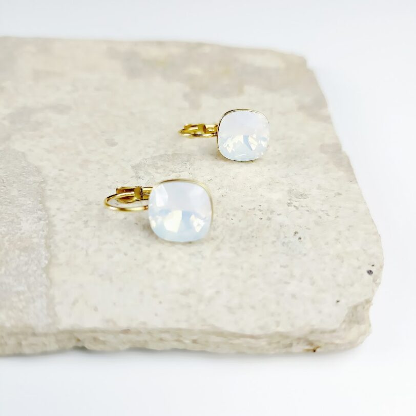 swarovski-oorbellen-goud-verguld-vierkant-milky-white-opal.