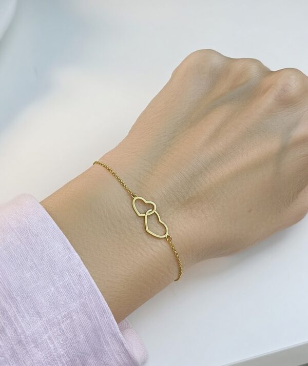 vergulde zilveren armband twee hartjes, armband met verbonden hartjes dames, 18k gold plated armband liefde, betekenisvolle armband hartjes, minimalistische gouden armband dames, fijne vergulde armband verstelbaar, cadeau armband liefde