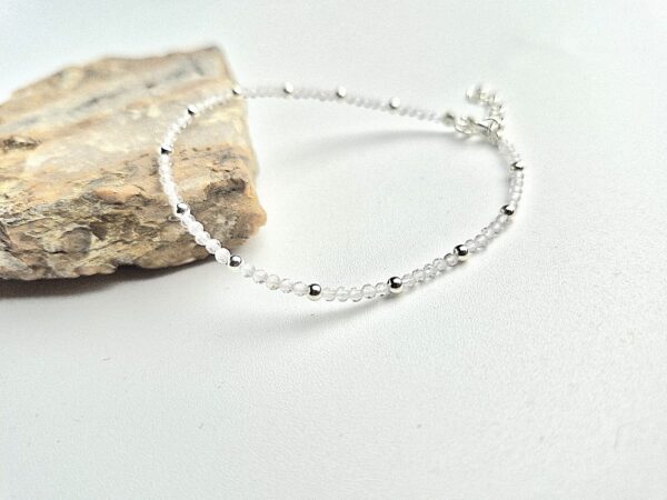 rozenkwarts armband met zilveren accenten handgemaakt